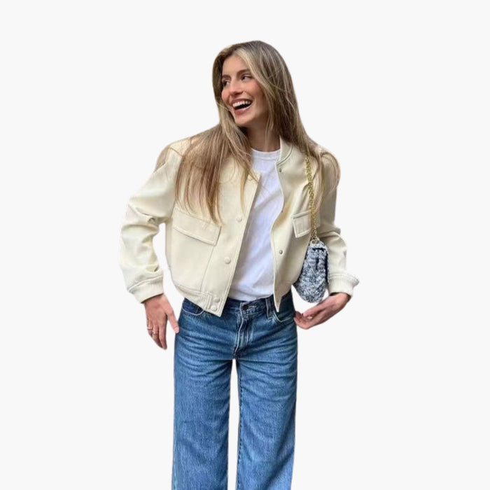 Kurze Damen-Bomberjacke mit Pattentaschen