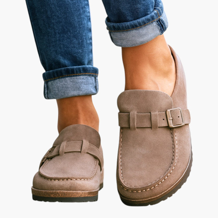 Scarpe ortopediche da donna con soletta sagomata