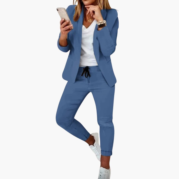Completo da donna con giacca e pantaloni