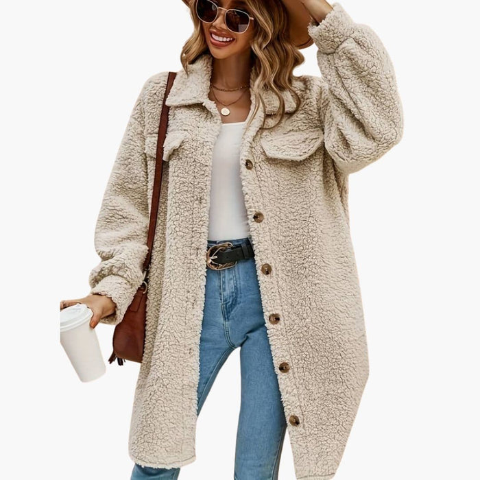 Cappotto oversize da donna in pelliccia con bottoni sul davanti
