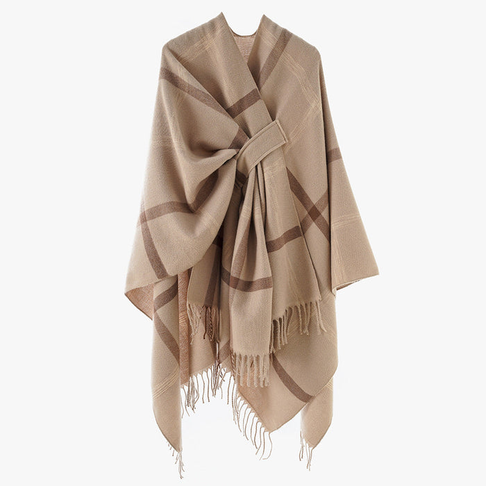 Capa-poncho de mujer con cordones y flecos