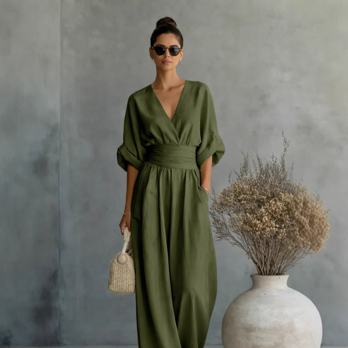Dame Vid Jumpsuit med V-Hals og Elegant Drapering
