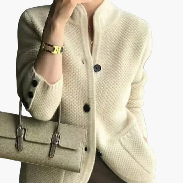 Damen-Strickjacke mit strukturierter Oberfläche und Knopfverschluss