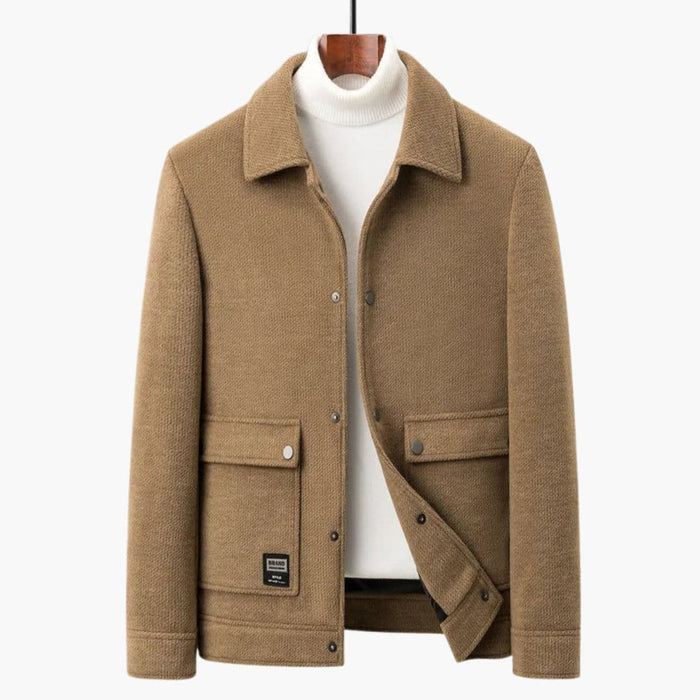 Herrenjacke mit spitzem Kragen und Pattentaschen