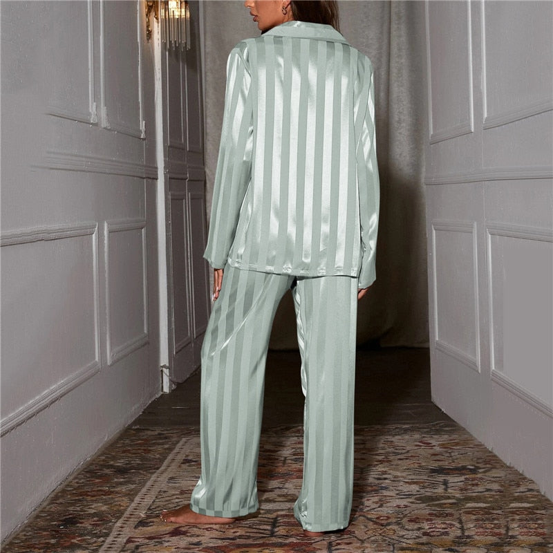 Dame Satin Pyjamassæt med Brystlomme og Elastisk Talje