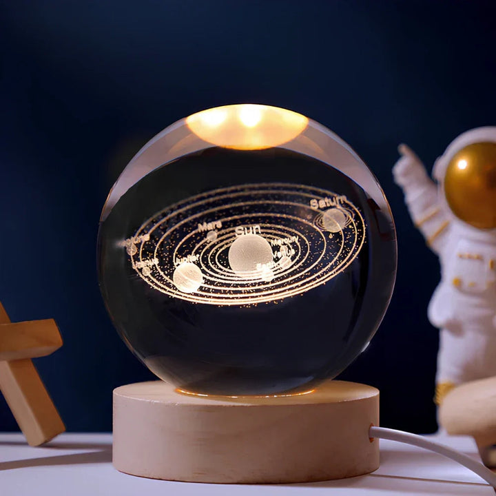 Dekorativ Lampe med 3D-gravert Krystallkule