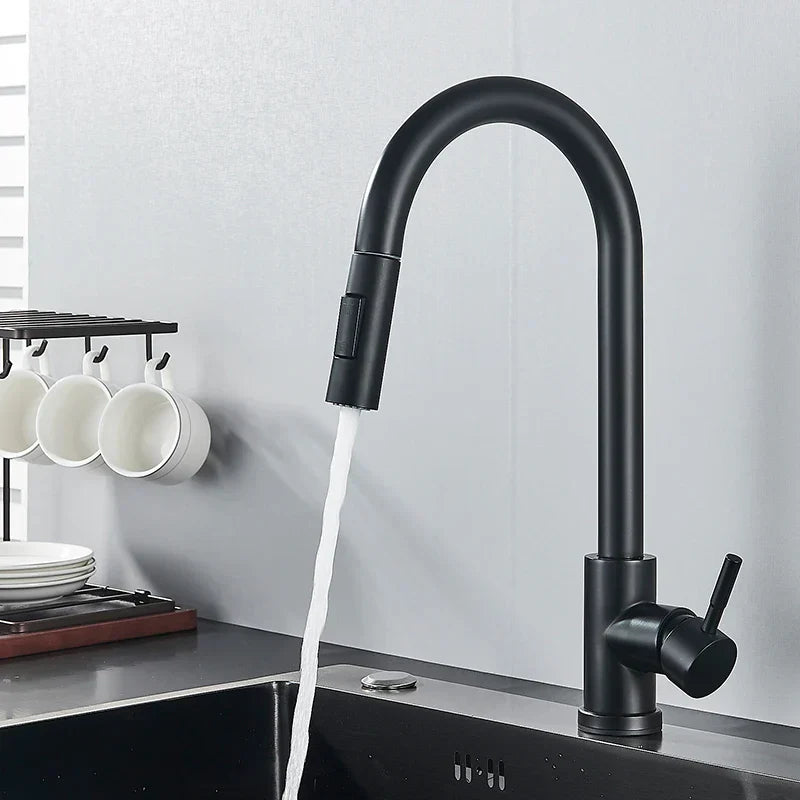 360° Drejelig Køkkenarmatur med Ergonomisk Greb og Moderne Design