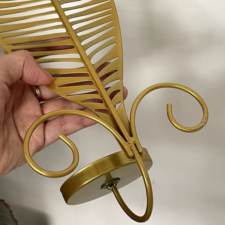 Elegant Vegglampe med Bladdesign for Stilig Interiør