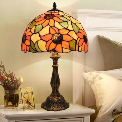 Bordlampe med Fargerik Design og Fleksibel Lyssetting