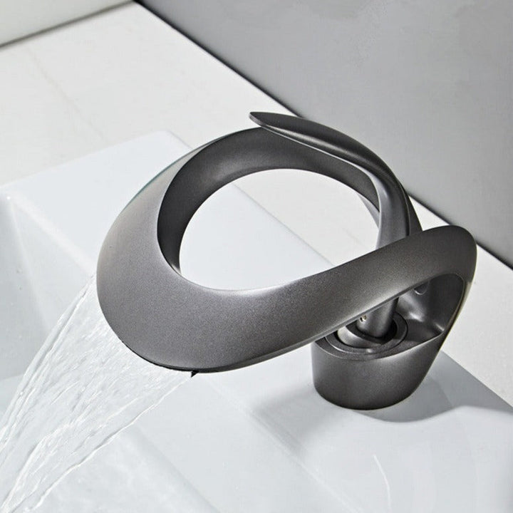 Moderne Baderomskran med Elegant Vannfall Design