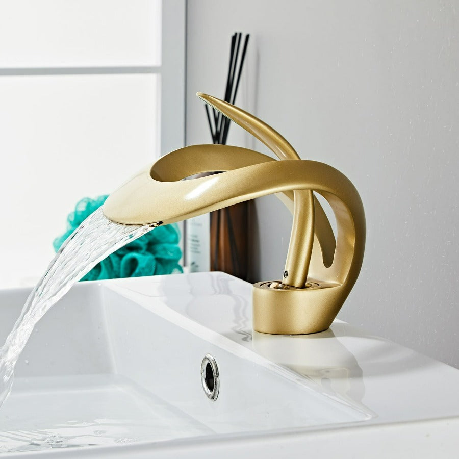 Moderne Baderomskran med Elegant Vannfall Design