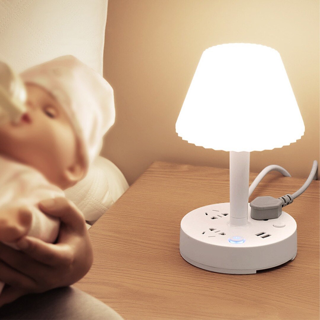 Multifunksjonell Bordlampe med USB &amp; Stikkontakter