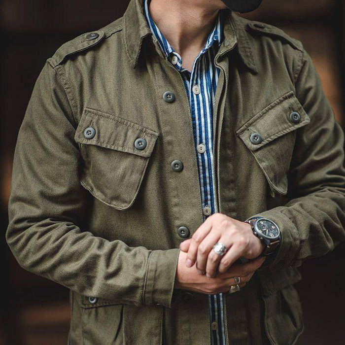 Veste saharienne d’inspiration militaire avec poches et fermeture boutonnée