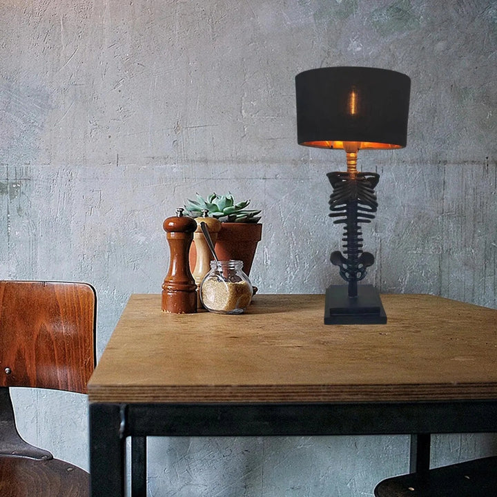 Oppladbar Gotisk Bordlampe for Stemningsfull Belysning