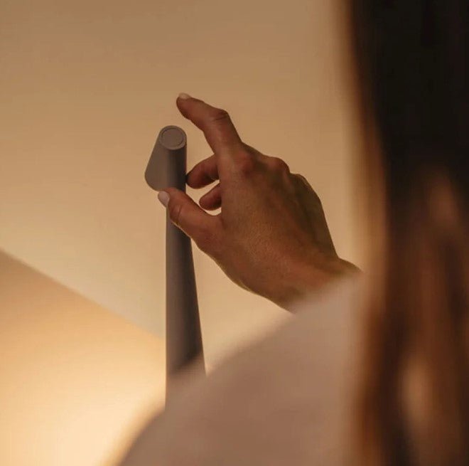 Dimbare LED Bordlampe - Trådløs Minimalistisk Design