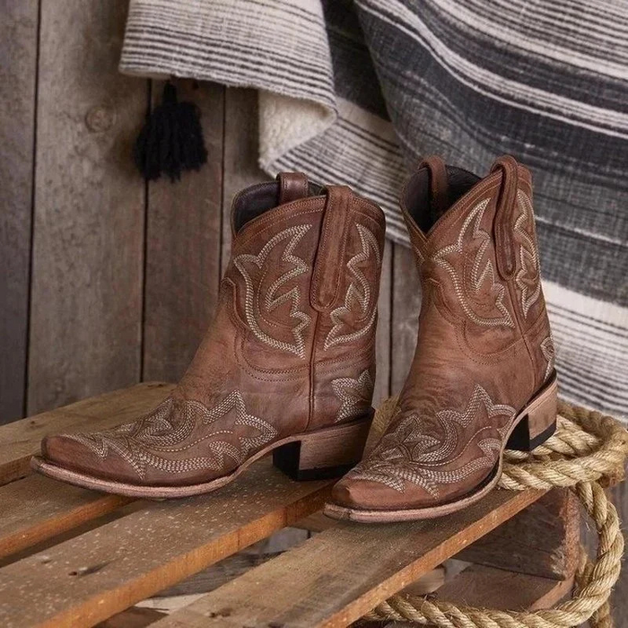 Dame Western Cowboystøvler med Broderi og Cubansk Hæl